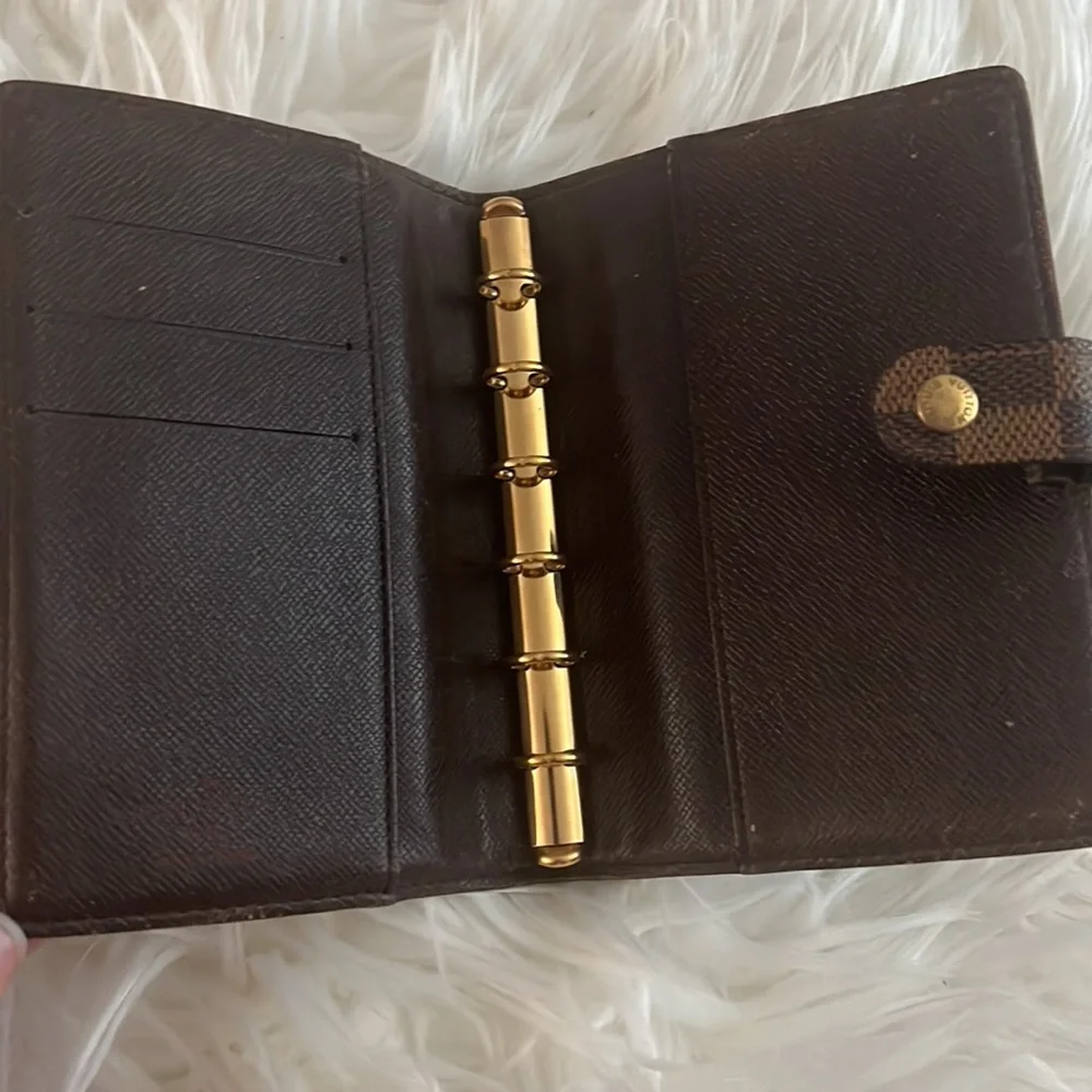 Louis Vuitton please see